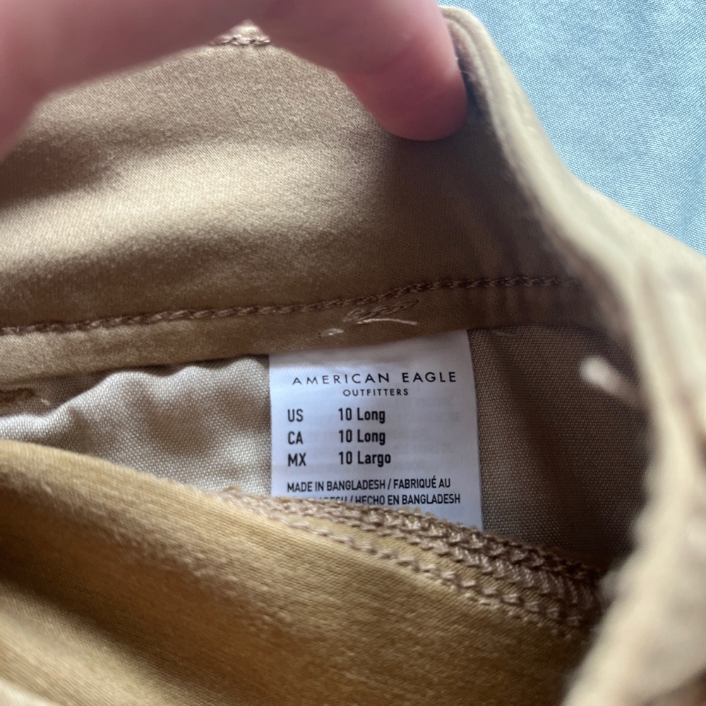 American Eagle Skinny Khakis for Effortless Style - Picture 2 of 2